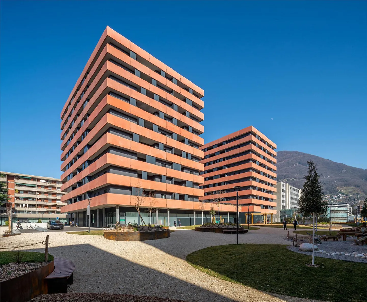 Interne Parkplätze - Foto 1 von 2