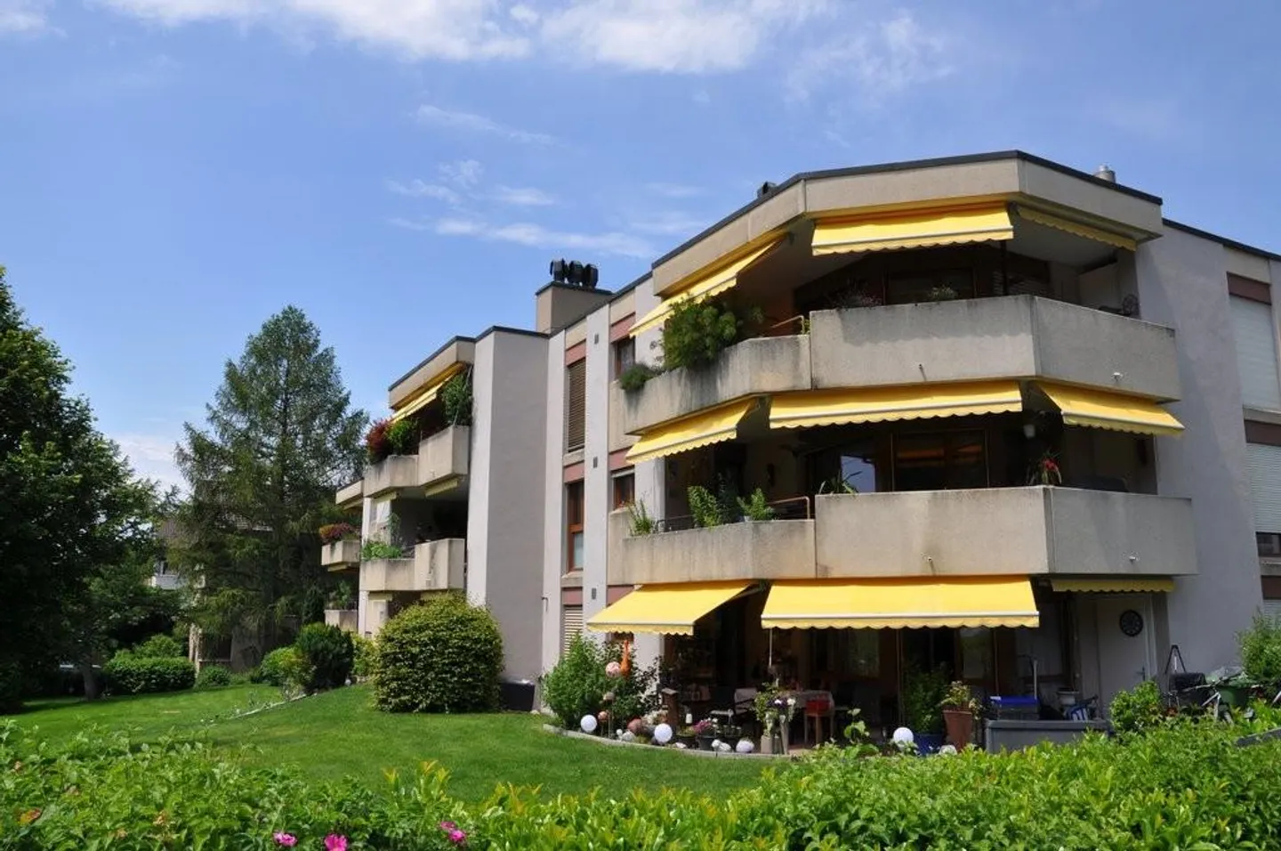 Schöne und grosse 3.5-Zi-Wohnung mit Eckbalkon - Photo 1 sur 9
