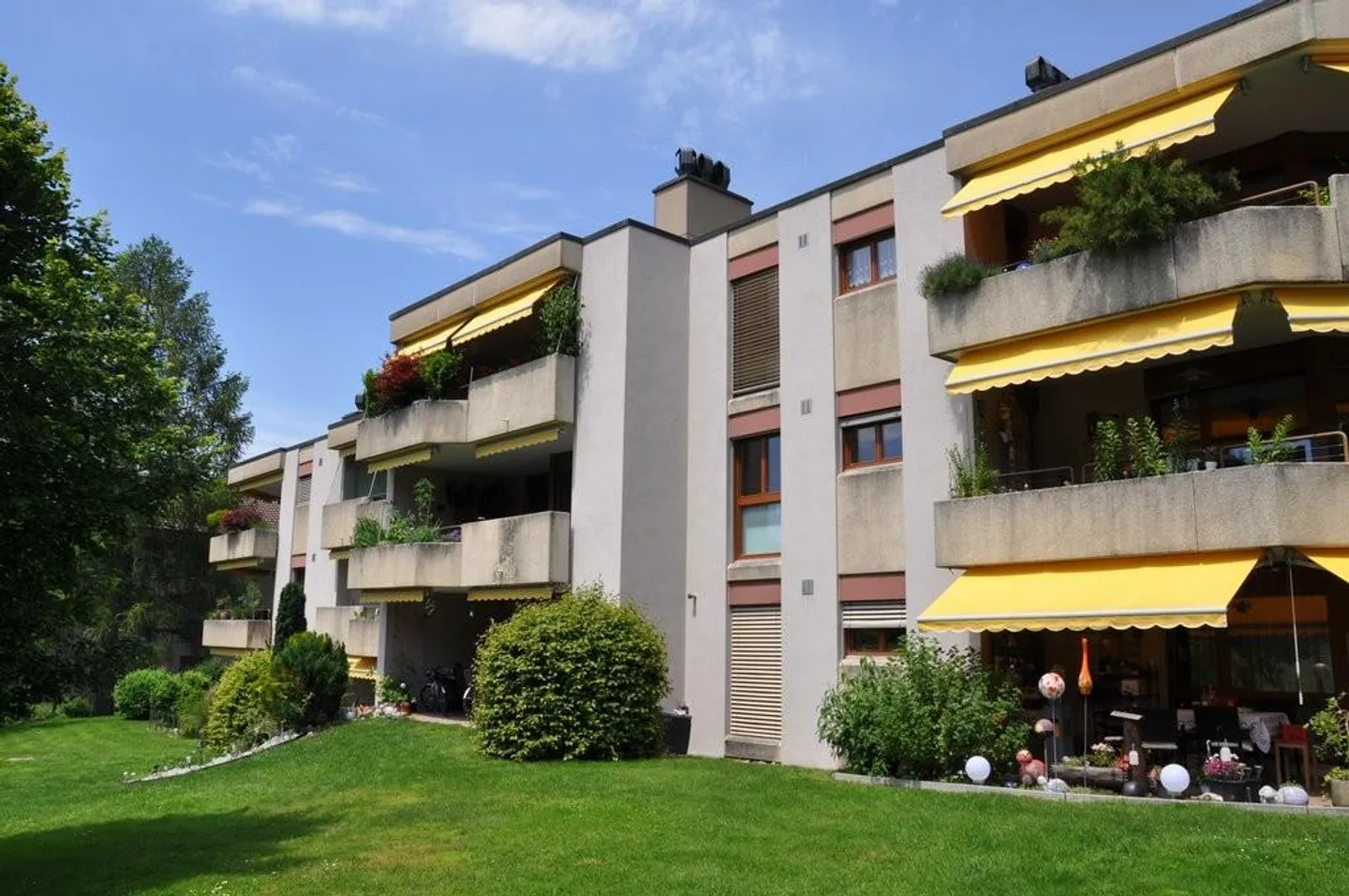 Schöne und grosse 3.5-Zi-Wohnung mit Eckbalkon - Photo 2 sur 9
