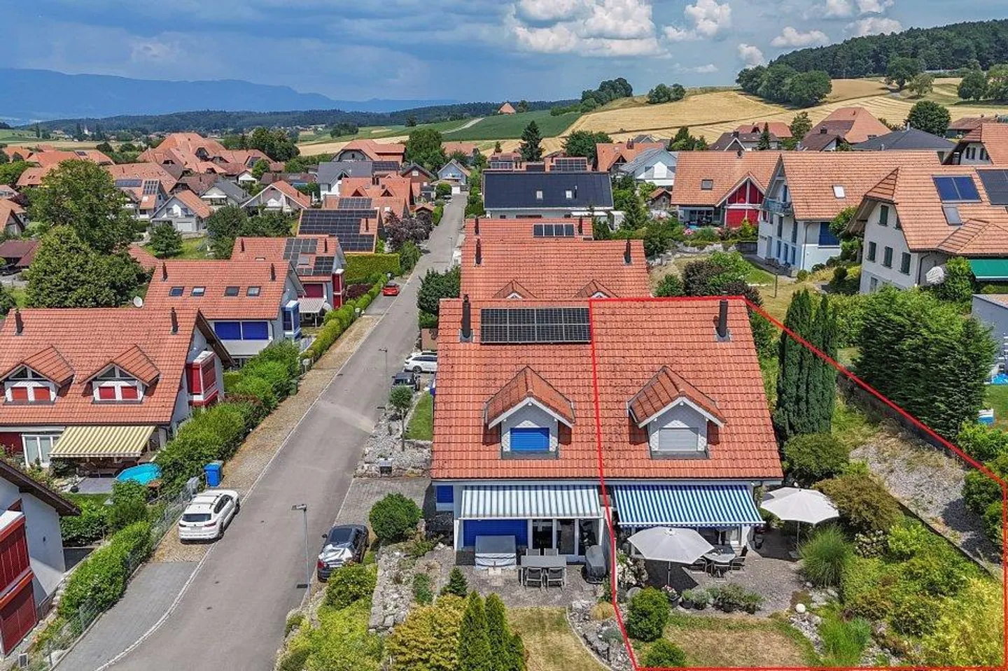 Casa unifamiliare di 5 stanze ben tenuta con bel giardino - Foto 2 di 13