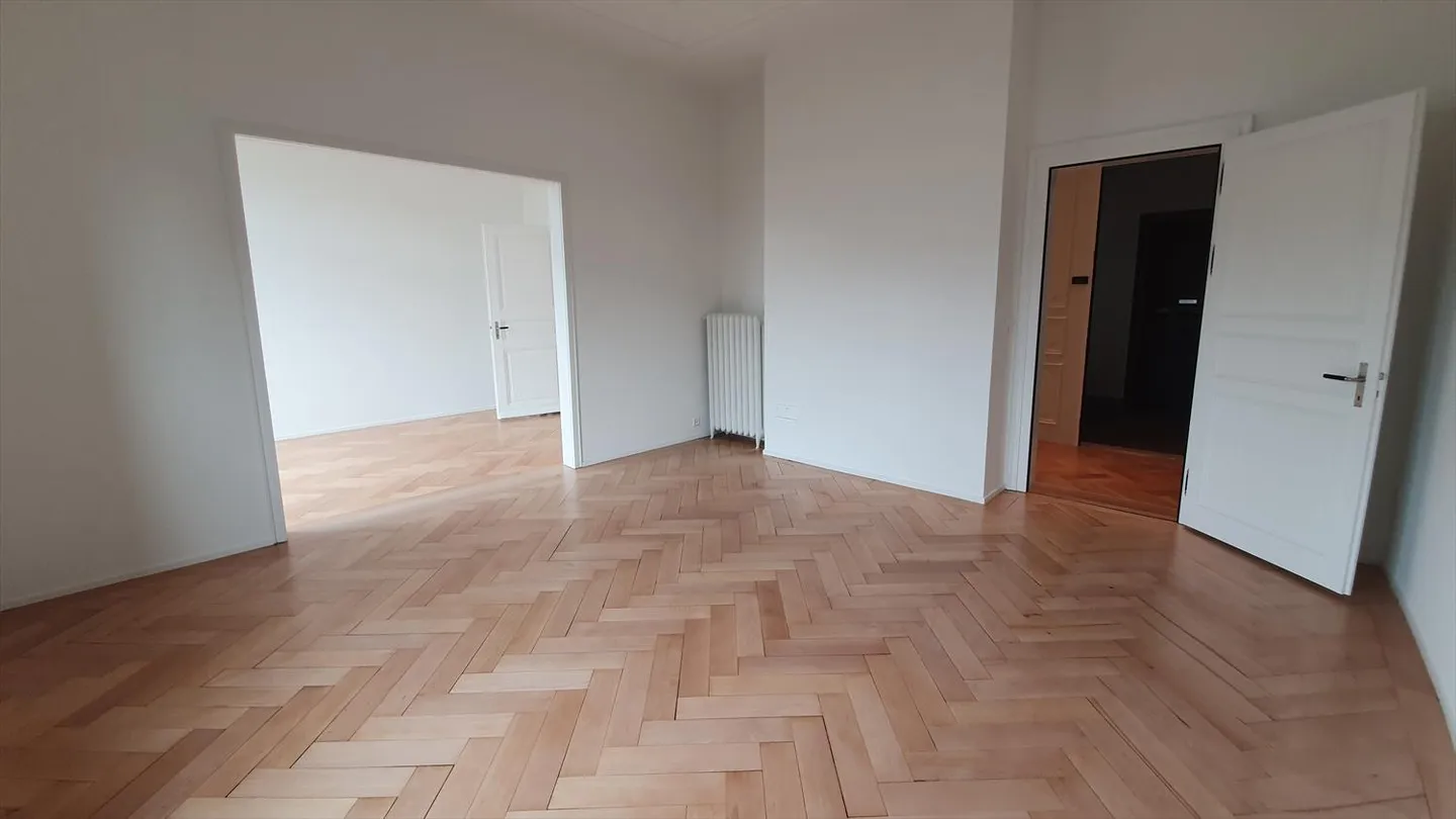Logement de rêve exclusif dans la propriété historique "Château Rouge" - Photo 3 sur 13