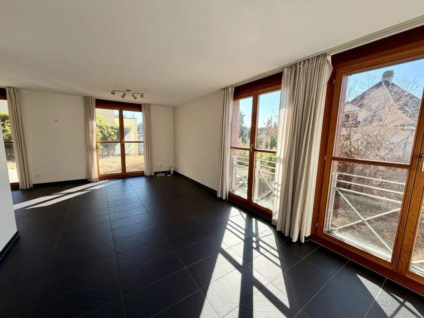 Maison individuelle rénovée, familiale avec jardin à Bin... - Photo 4 sur 12