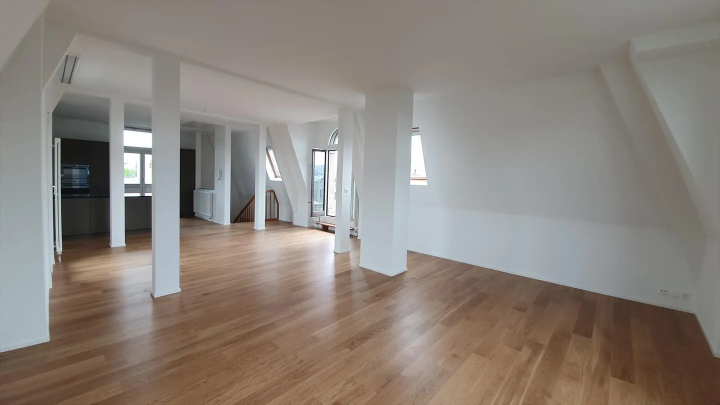Logement de rêve exclusif dans la propriété historique "Château Rouge" - Photo 5 sur 13