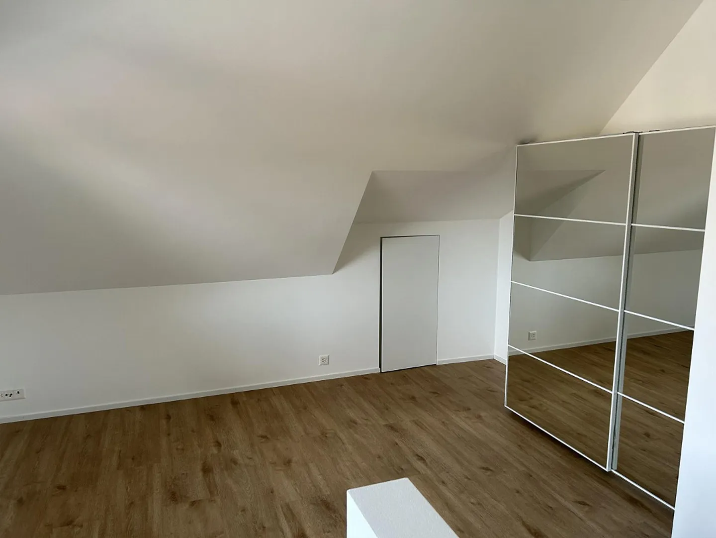 Modern 3.5-room maisonette apartment with two balconies in Aeugstertal - Photo 2 of 12