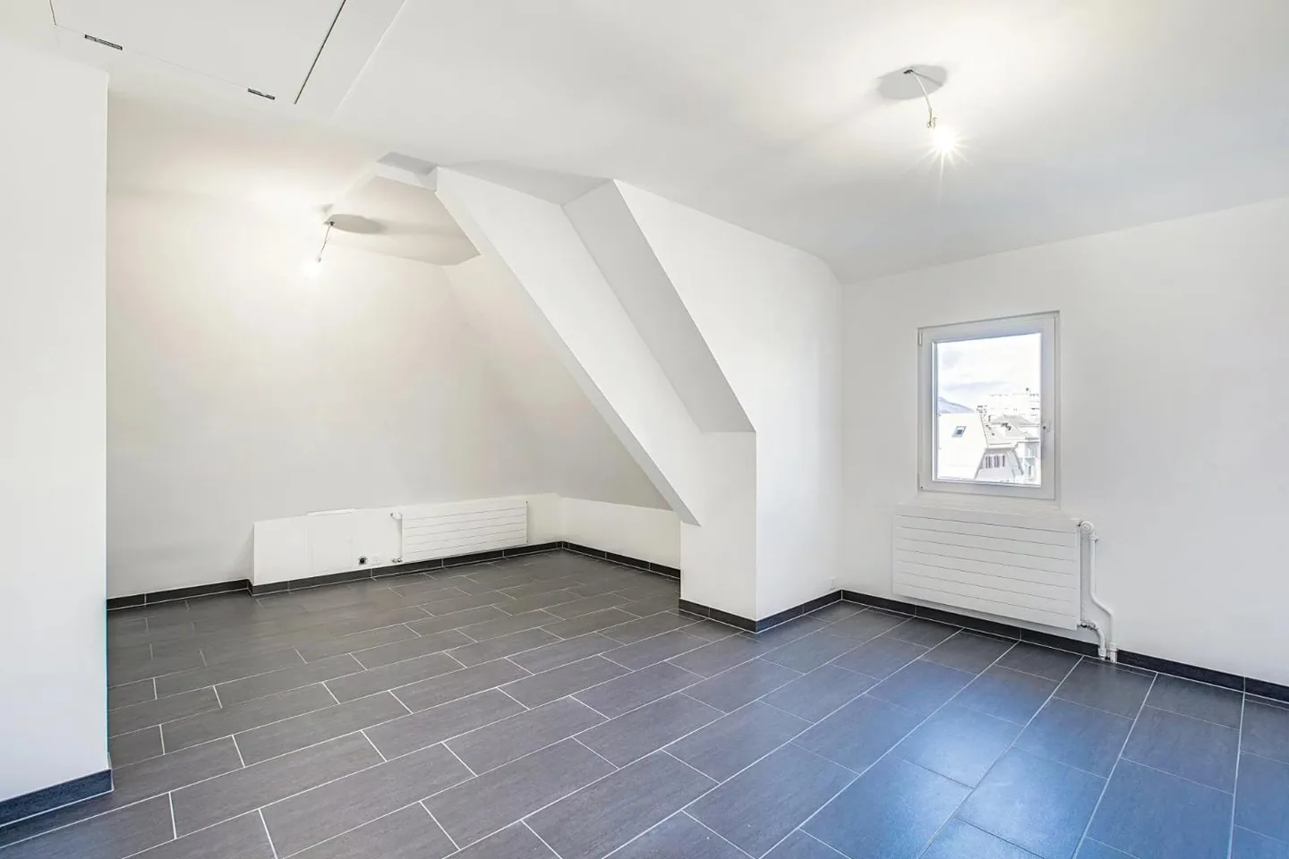 3.5 Room Apartment - Photo 4 of 12