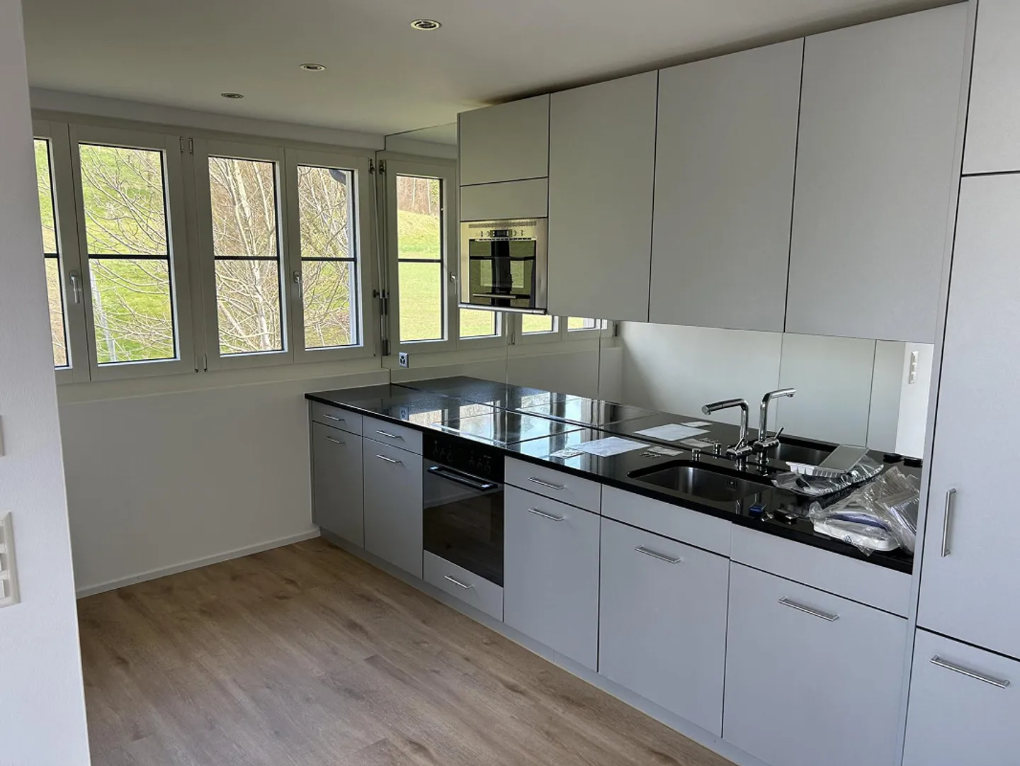 Modern 3.5-room maisonette apartment with two balconies in Aeugstertal - Photo 7 of 12