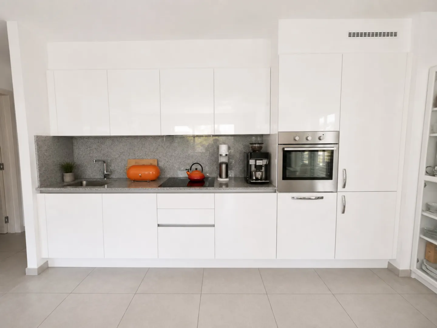 Attractive 4.5-room garden apartment in Manno - spacious living comfort with private garden - Photo 4 of 30