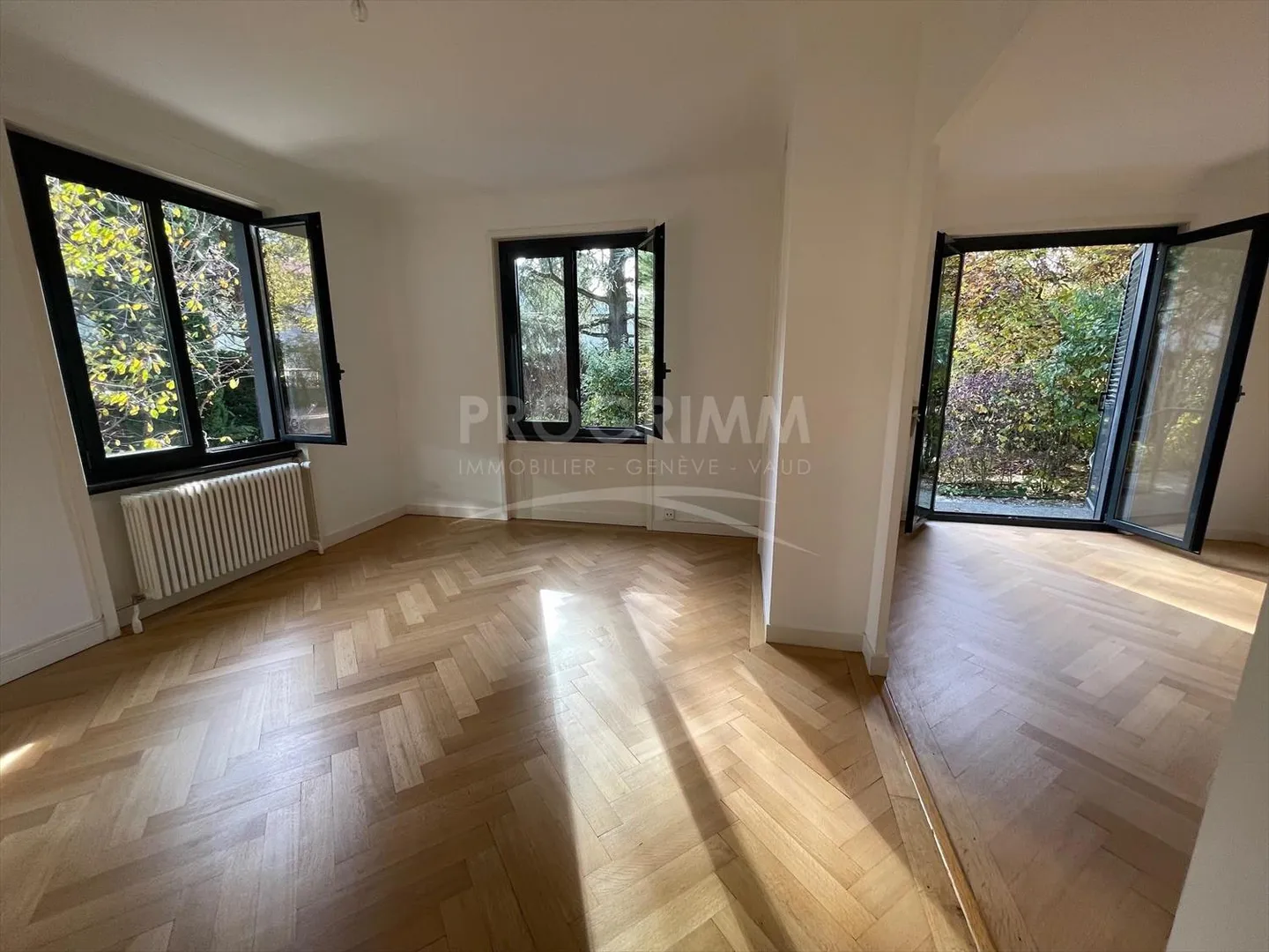 Renovated family house in Chene-Bougeries - 9.5 rooms - Photo 4 of 9