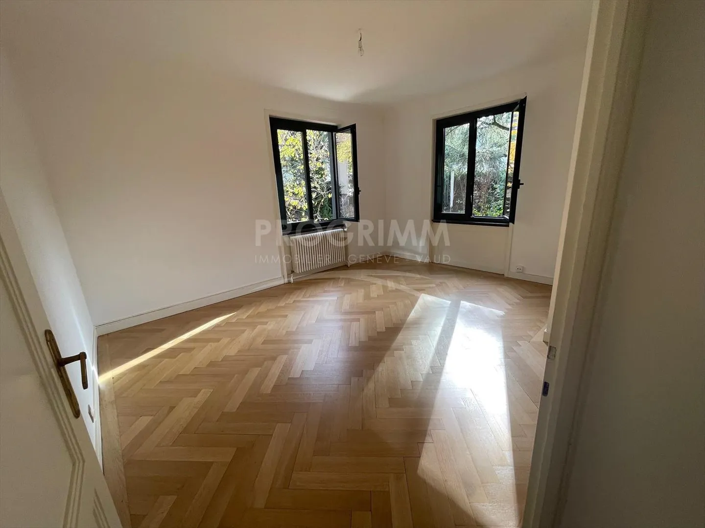 Renovated family house in Chene-Bougeries - 9.5 rooms - Photo 5 of 9