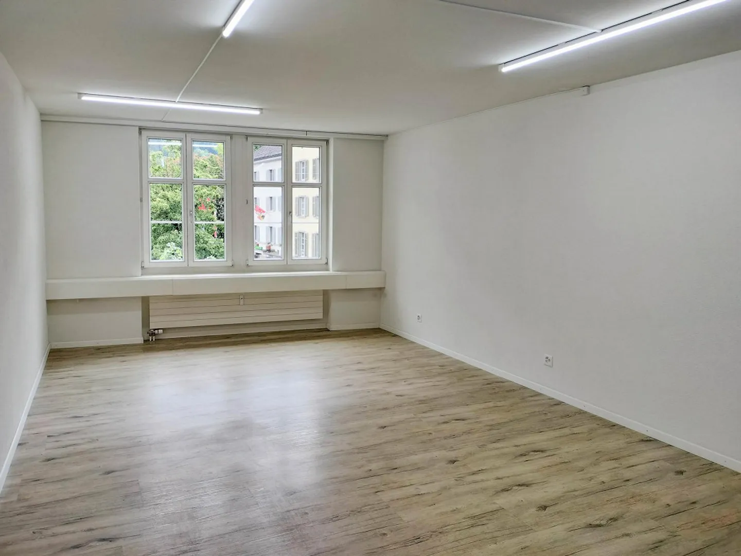 Mischgenutztes Gebäude mieten - Foto 1 von 2