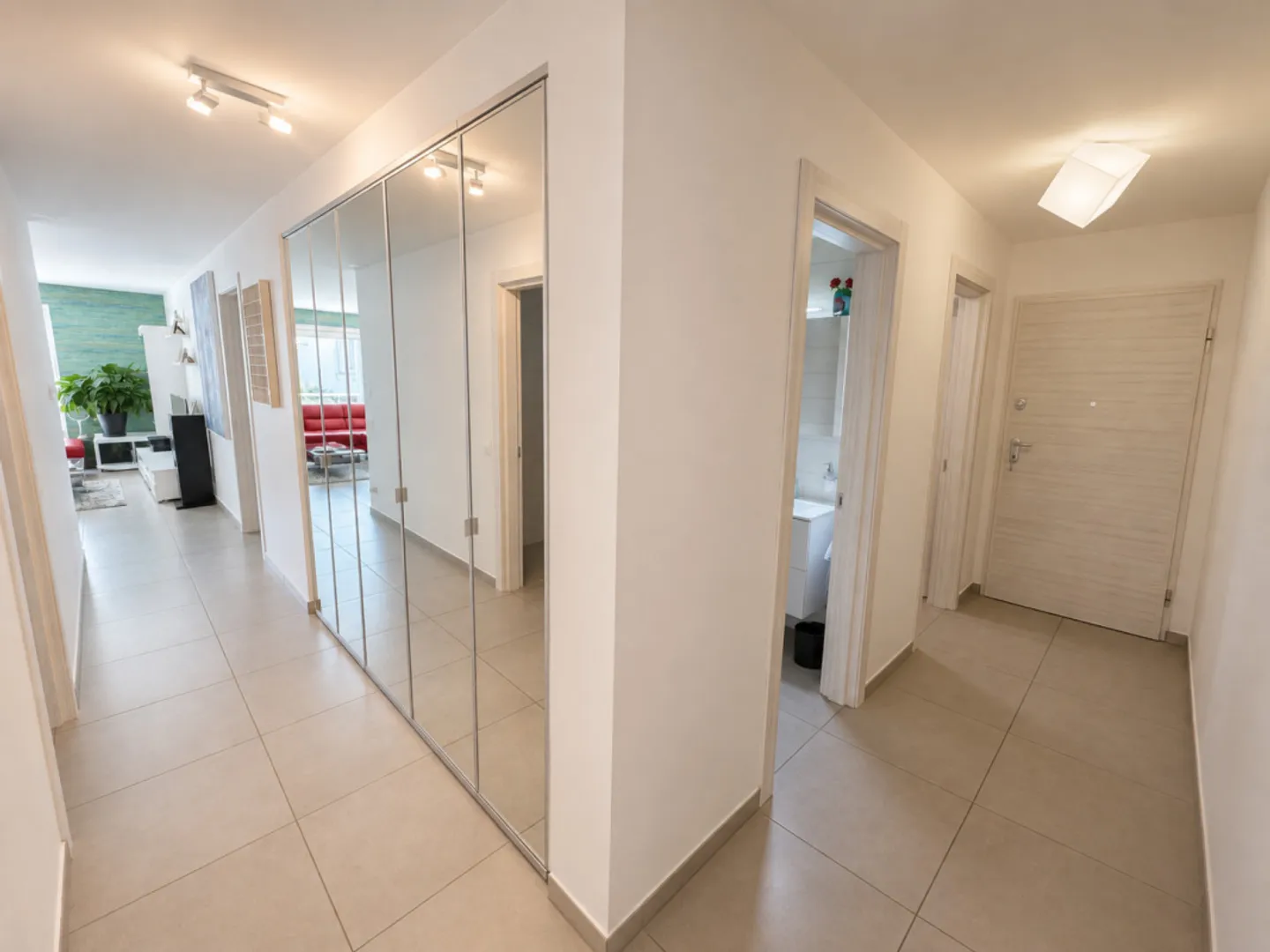 Attractive 4.5-room garden apartment in Manno - spacious living comfort with private garden - Photo 6 of 30