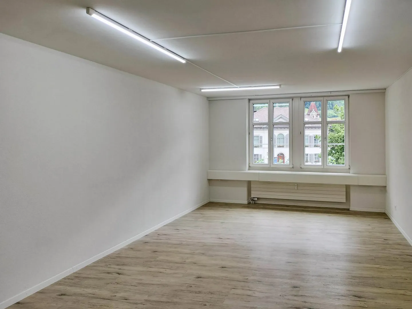 Mischgenutztes Gebäude mieten - Foto 2 von 2