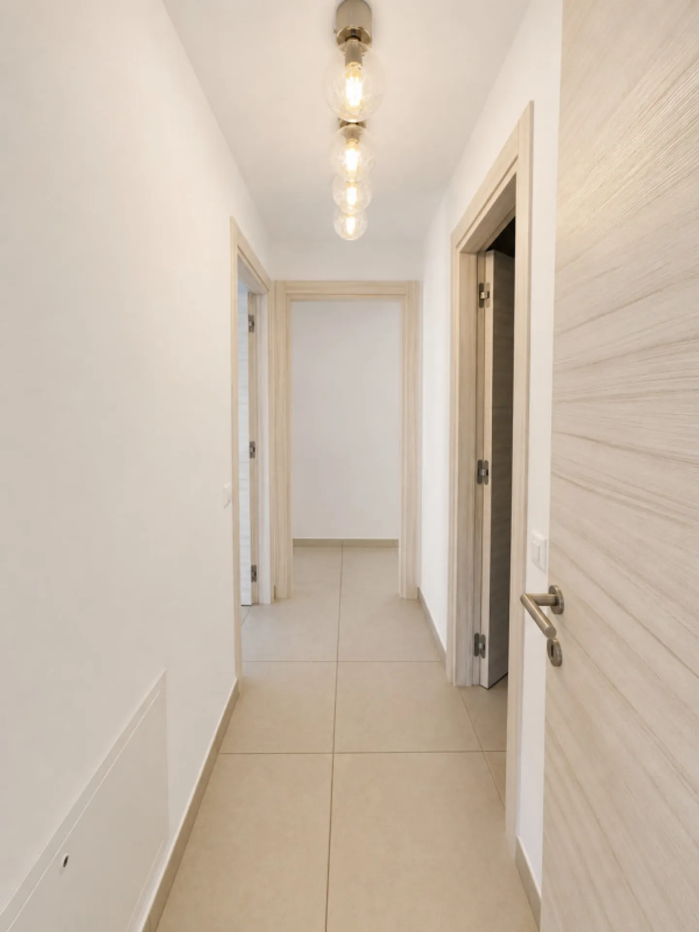 Attractive 4.5-room garden apartment in Manno - spacious living comfort with private garden - Photo 14 of 30