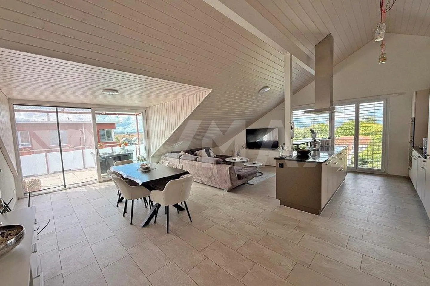 3.5-Room Penthouse in a Good Location - Photo 4 of 11