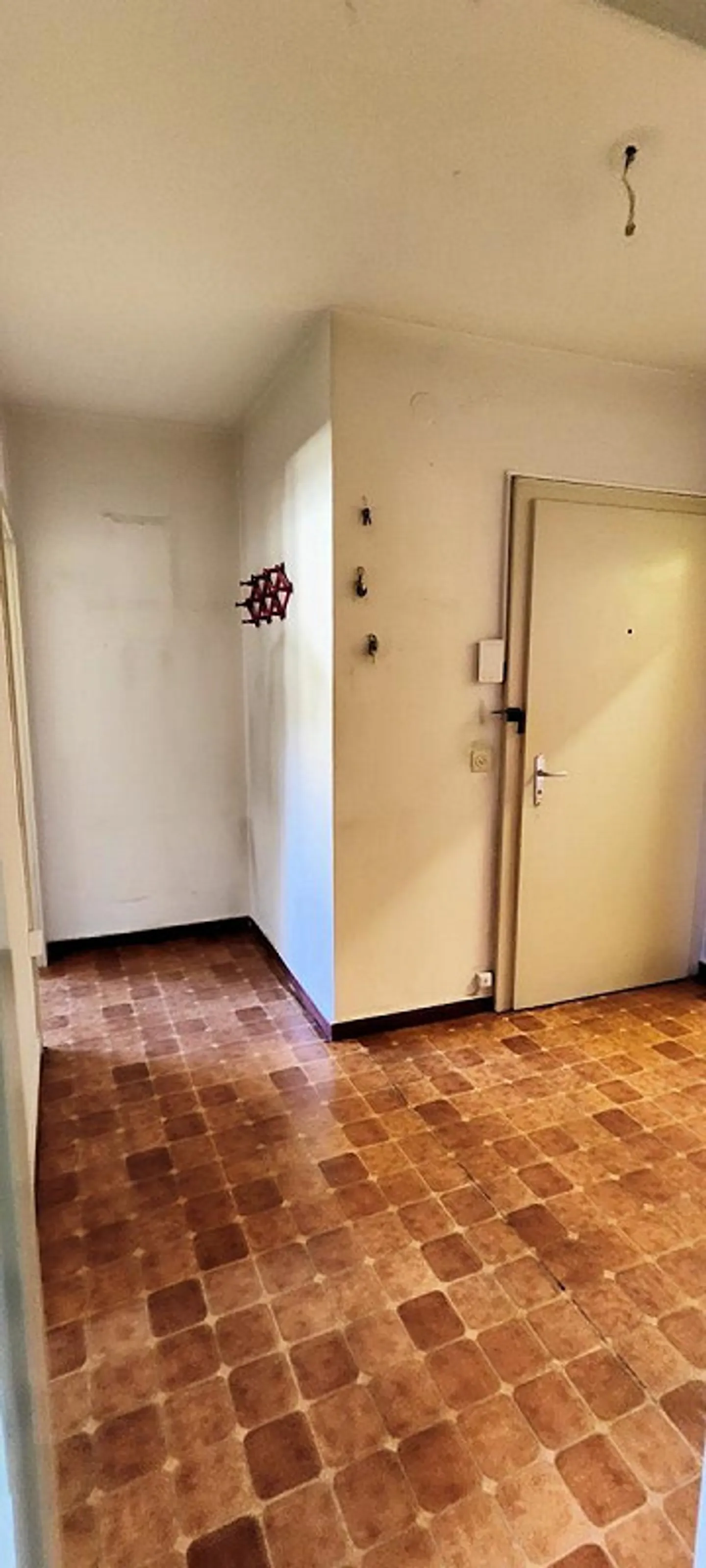 Appartement lumineux de 3,5 pièces avec balcon et vue panoramique à Vacallo - Photo 3 sur 12