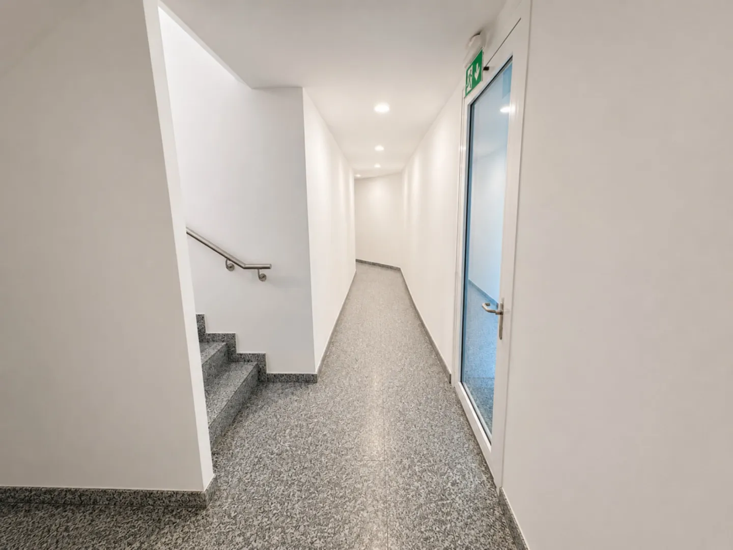 Attractive 4.5-room garden apartment in Manno - spacious living comfort with private garden - Photo 26 of 30
