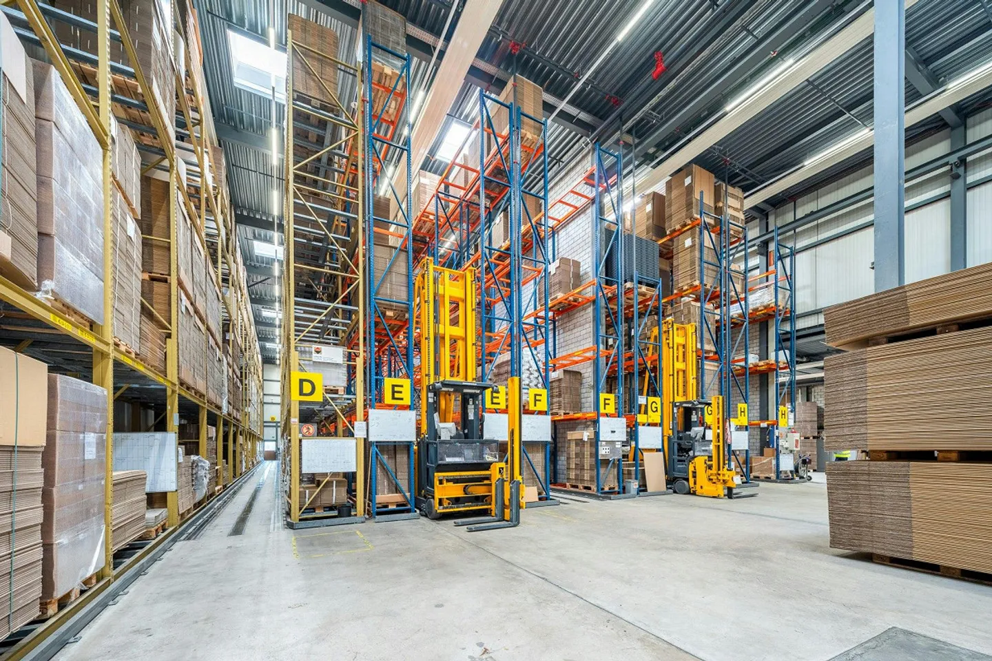 Semi-Automatic High-Bay Warehouse with approx. 2,200 standard pallet spaces - Photo 3 of 5