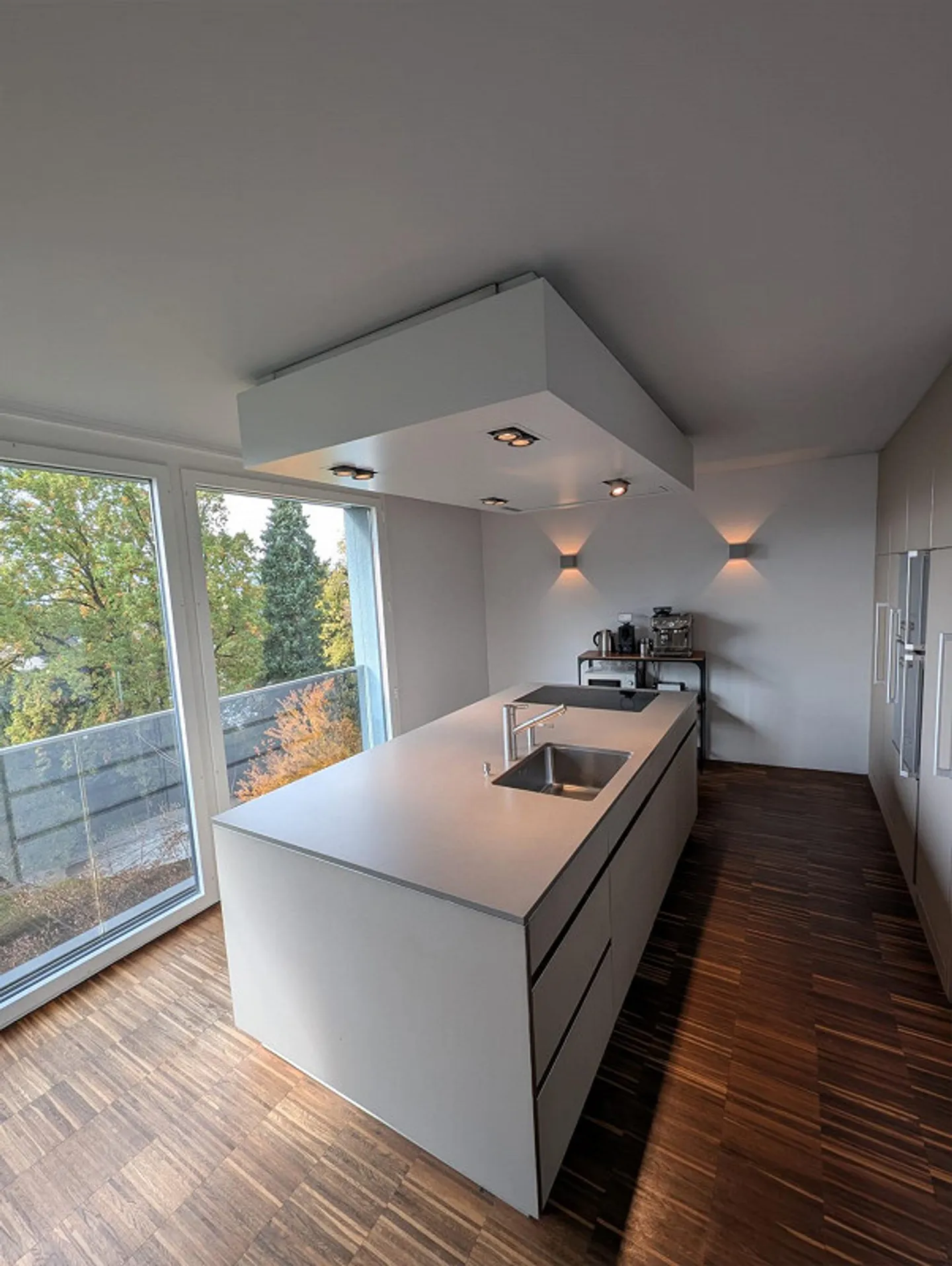 Appartement moderne 2.5 pièces avec balcon et garage - Photo 1 sur 10