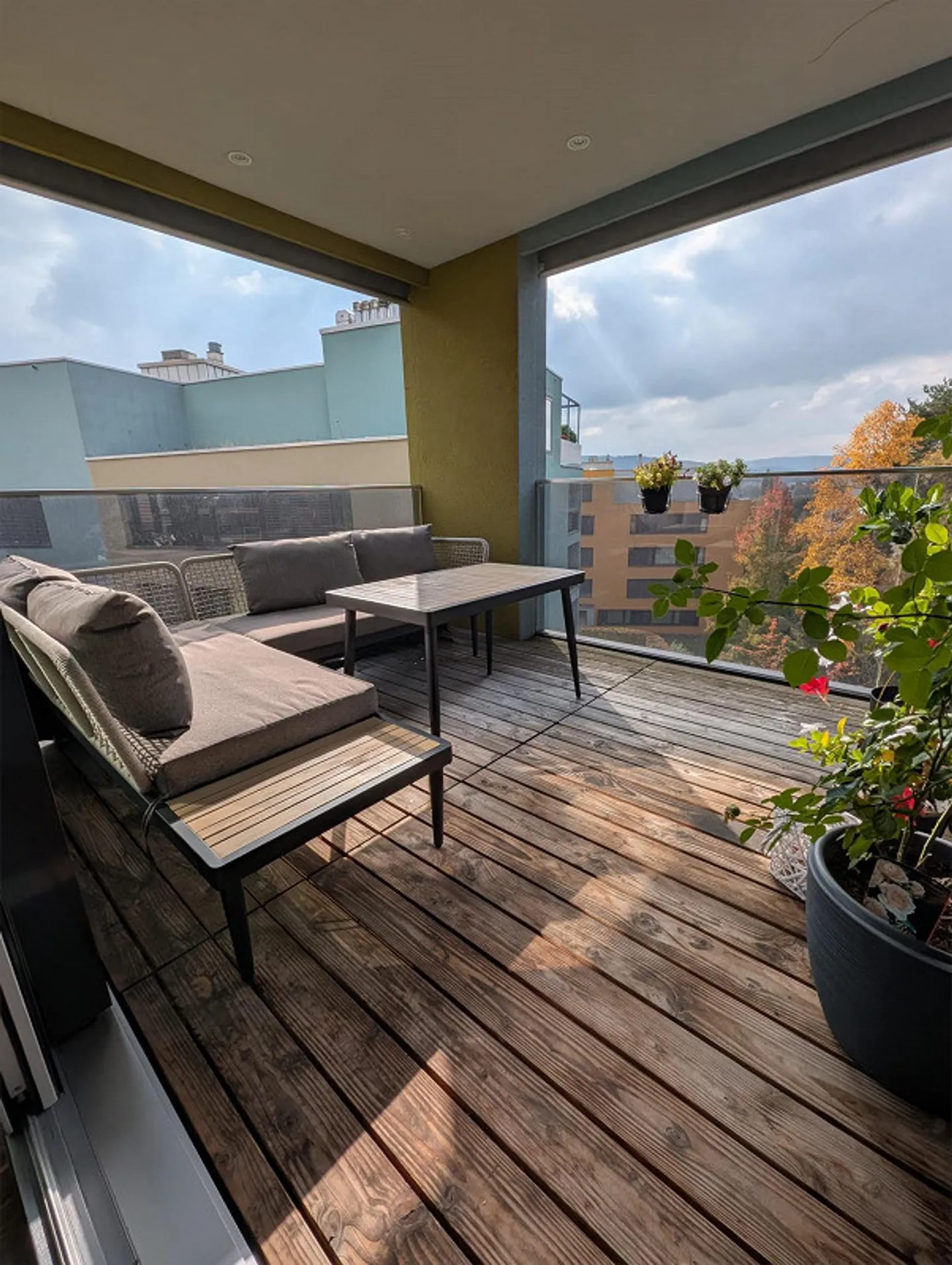Appartement moderne 2.5 pièces avec balcon et garage - Photo 2 sur 10