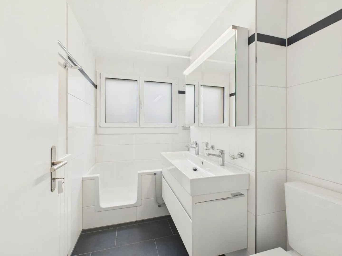 neu sanierte 4.5 Zimmer-Wohnung mit Balkon - Foto 1 von 10