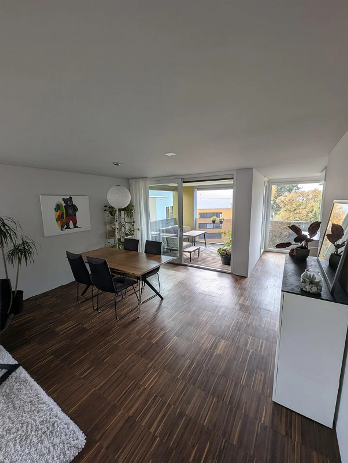 Appartement moderne 2.5 pièces avec balcon et garage - Photo 3 sur 10