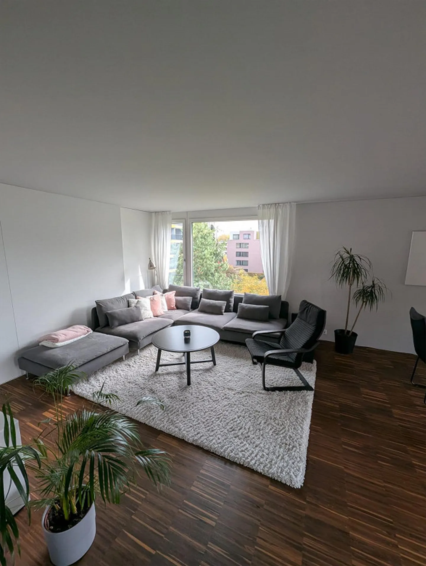 Appartement moderne 2.5 pièces avec balcon et garage - Photo 4 sur 10