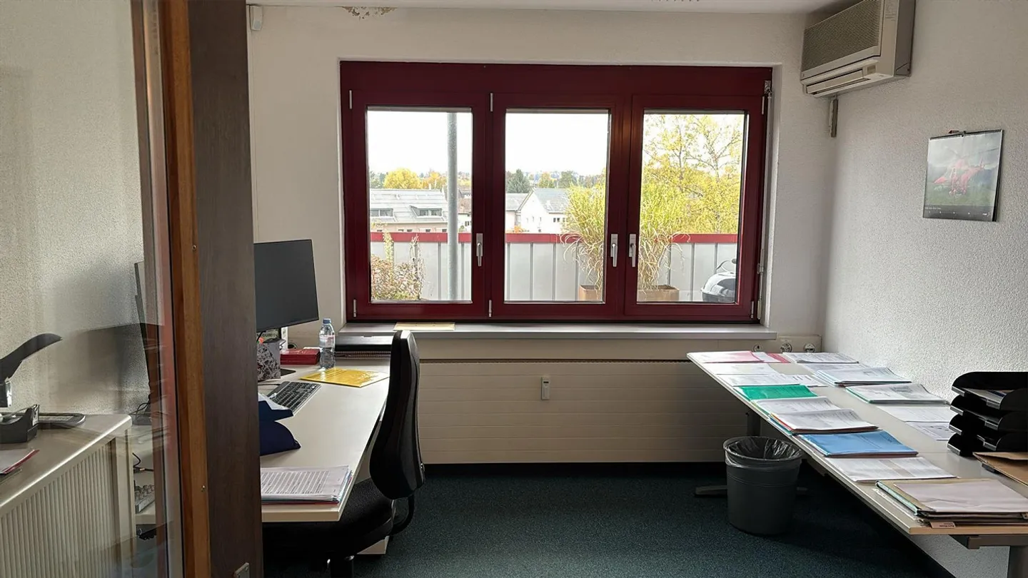 Attraktive Büroräumlichkeiten mit Blick auf Pfäffikersee / Terasse - Foto 2 di 10