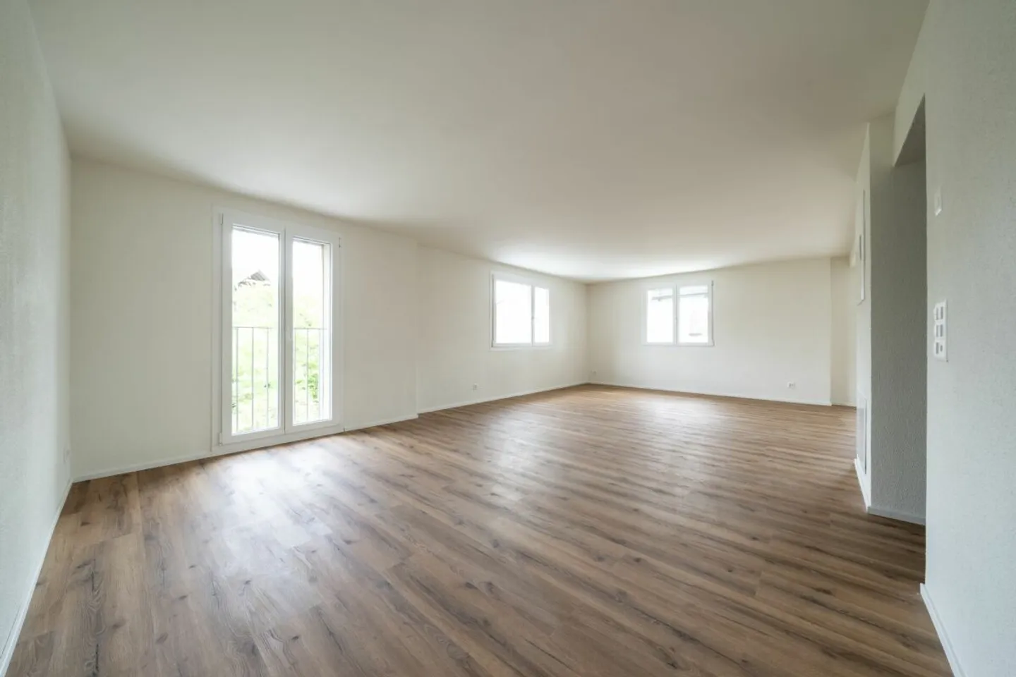 Modern 3.5-Room Apartment - Photo 11 of 12
