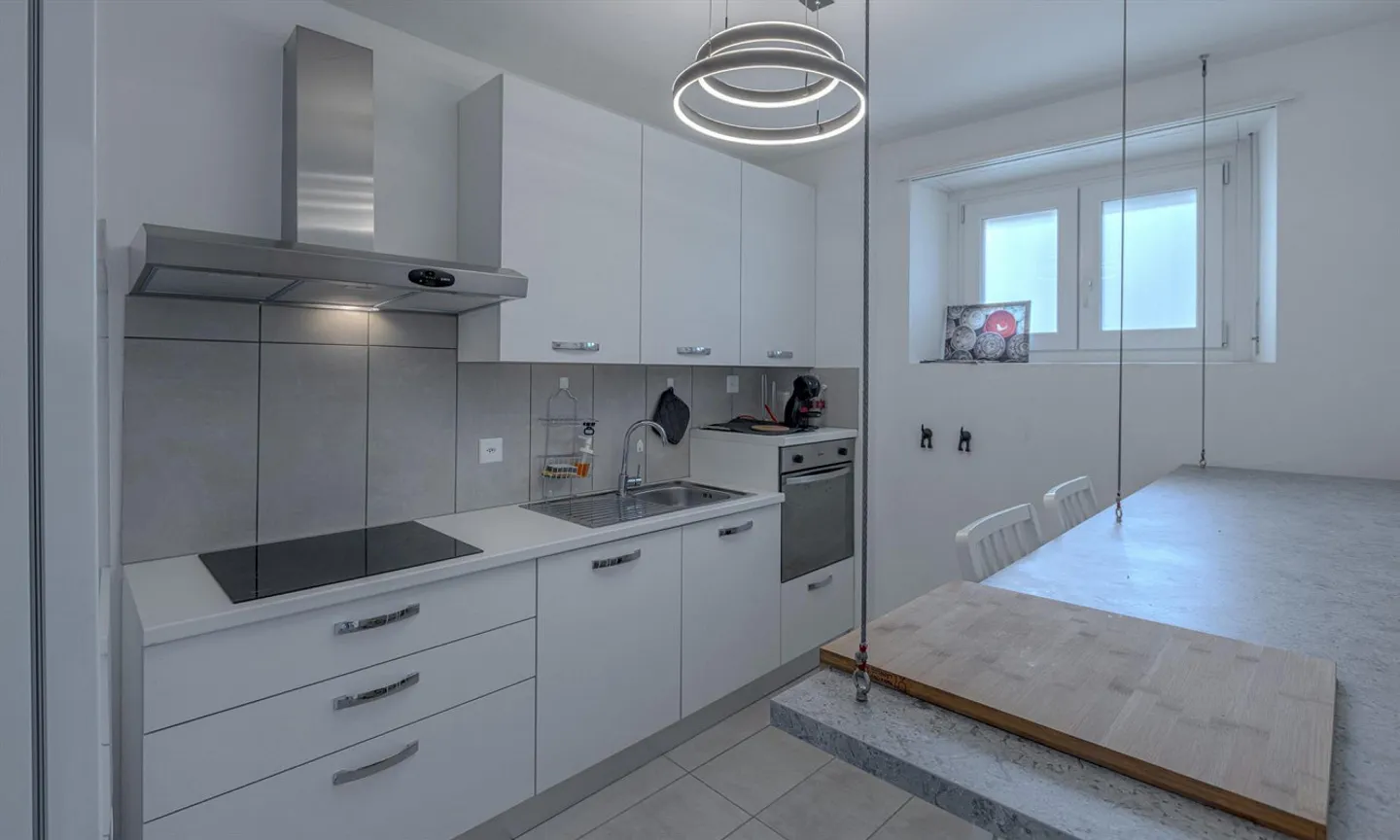 OTTIMO AFFARE - GRANDE APPARTAMENTO 3.5 STANZE CON BALCONE A LUGANO FIGINO - Foto 4 di 9