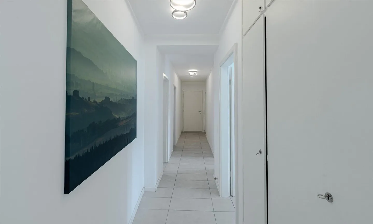 OTTIMO AFFARE - GRANDE APPARTAMENTO 3.5 STANZE CON BALCONE A LUGANO FIGINO - Foto 5 di 9