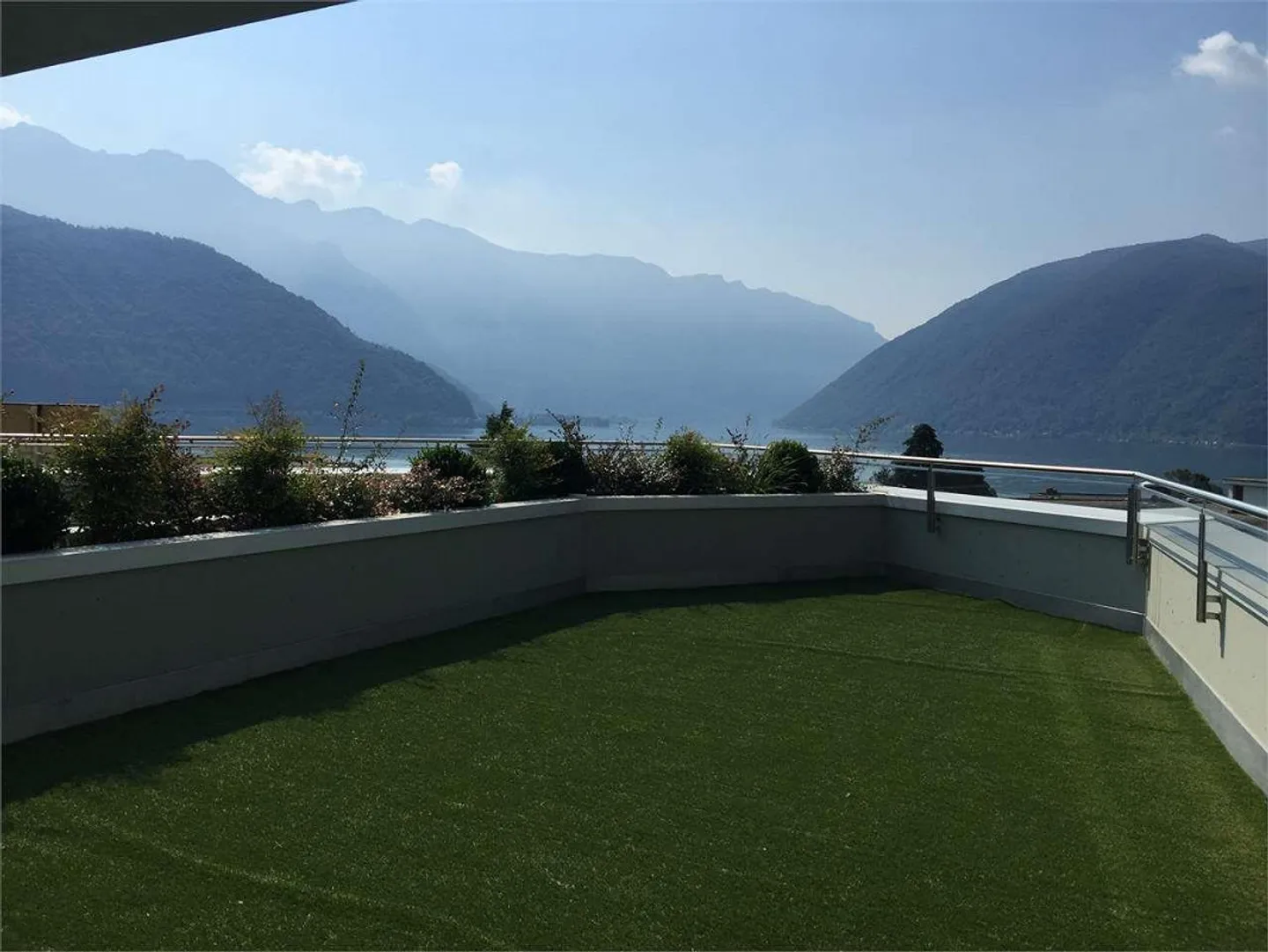 Moderno app. di 4.5 loc. con vista lago e roof-top - Foto 2 di 13