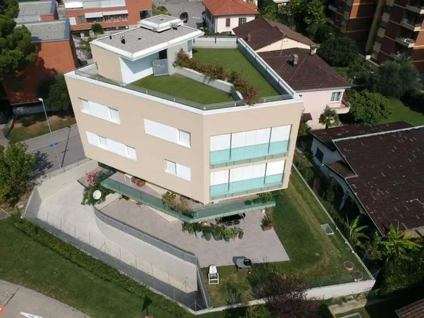 Moderno app. di 4.5 loc. con vista lago e roof-top - Foto 12 di 13