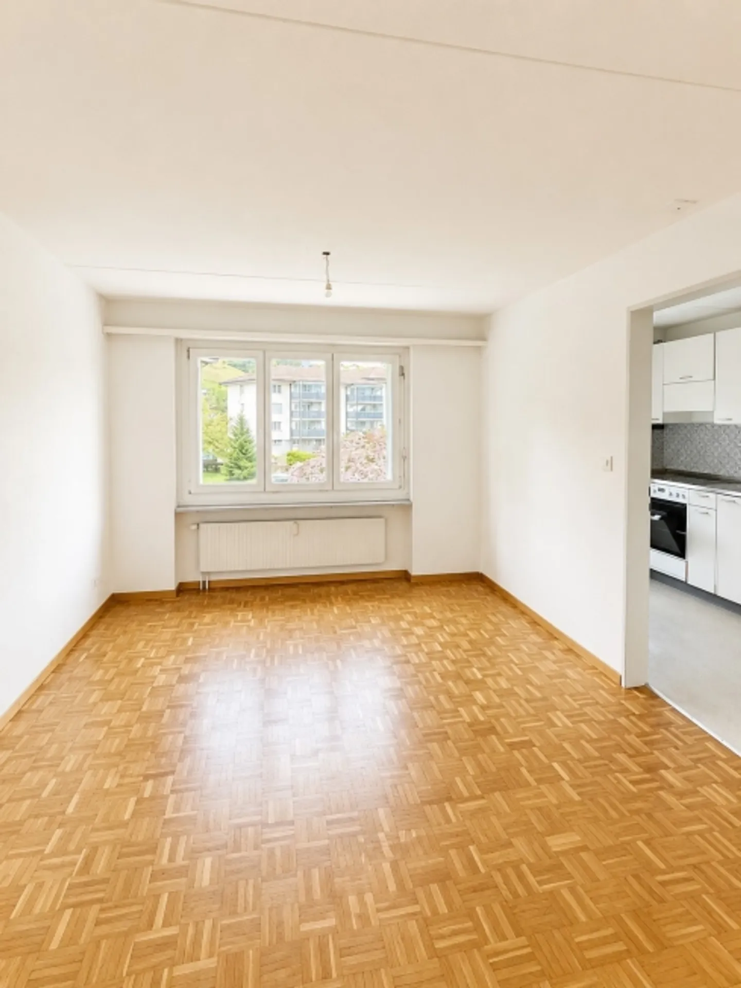 Appartement lumineux de 3 pièces à Zurich Seebach – limité jusqu'au (30.04.2027) - Photo 1 sur 1