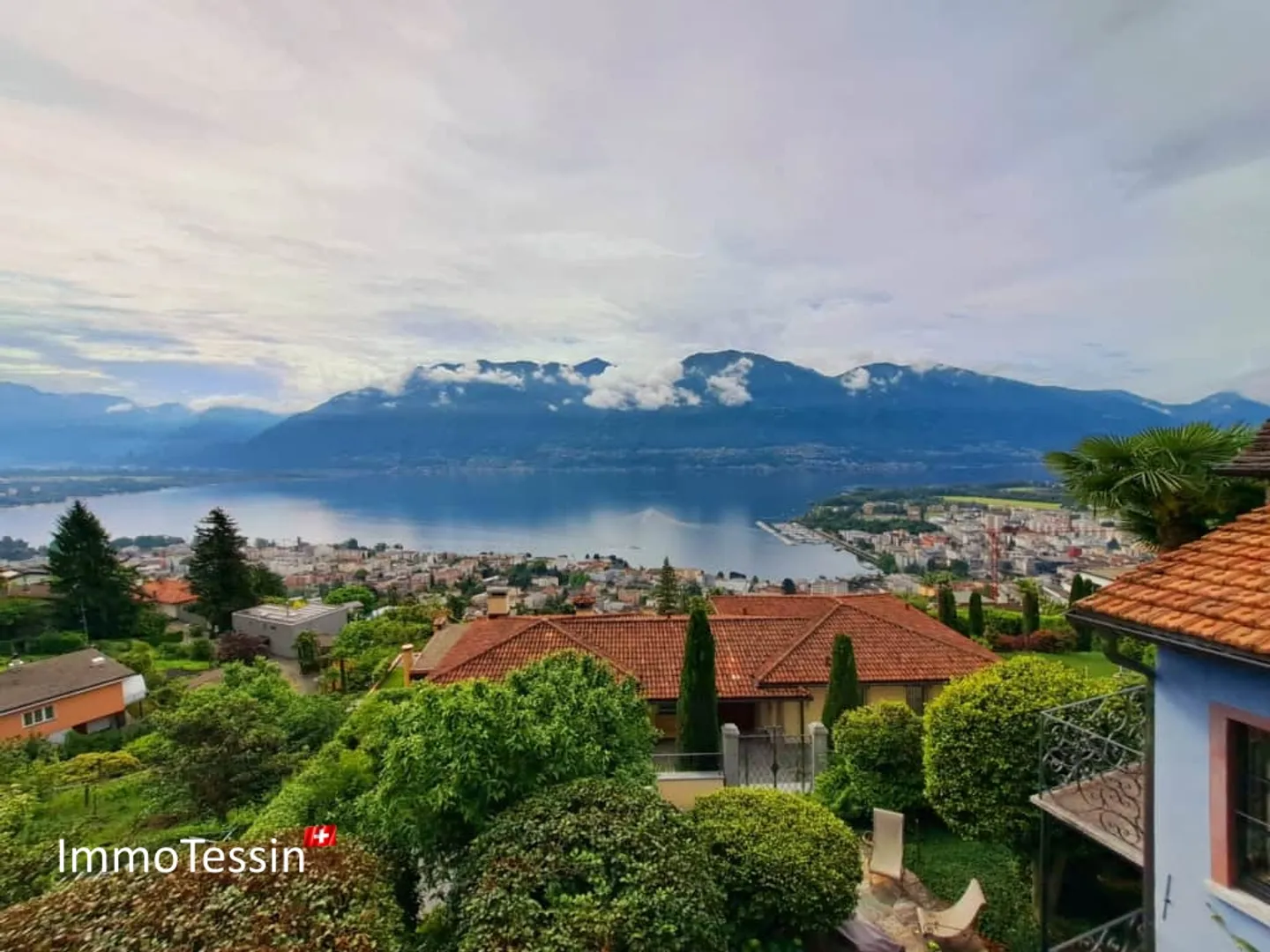 UNICO: Sinfonia di lusso e lo stile di un'epoca passata in una posizione assolutamente privilegiata con vista lago mozzafiato - Foto 2 di 13