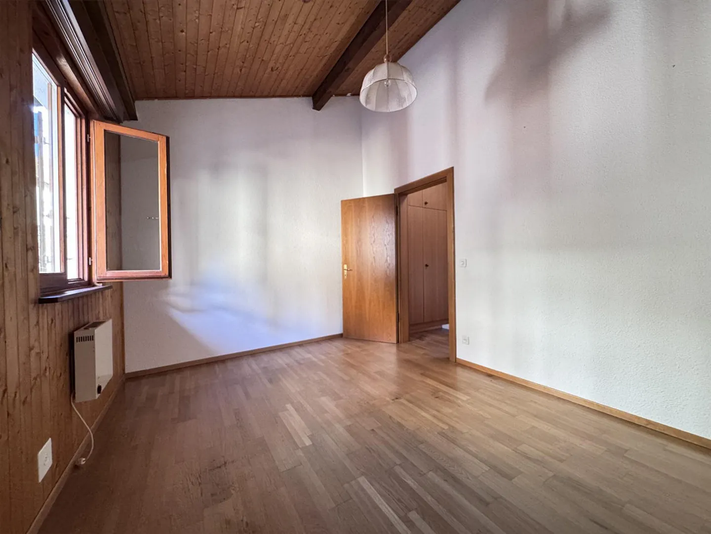 Spacious 5.5-room house with private garden in Scareglia - Photo 6 of 8
