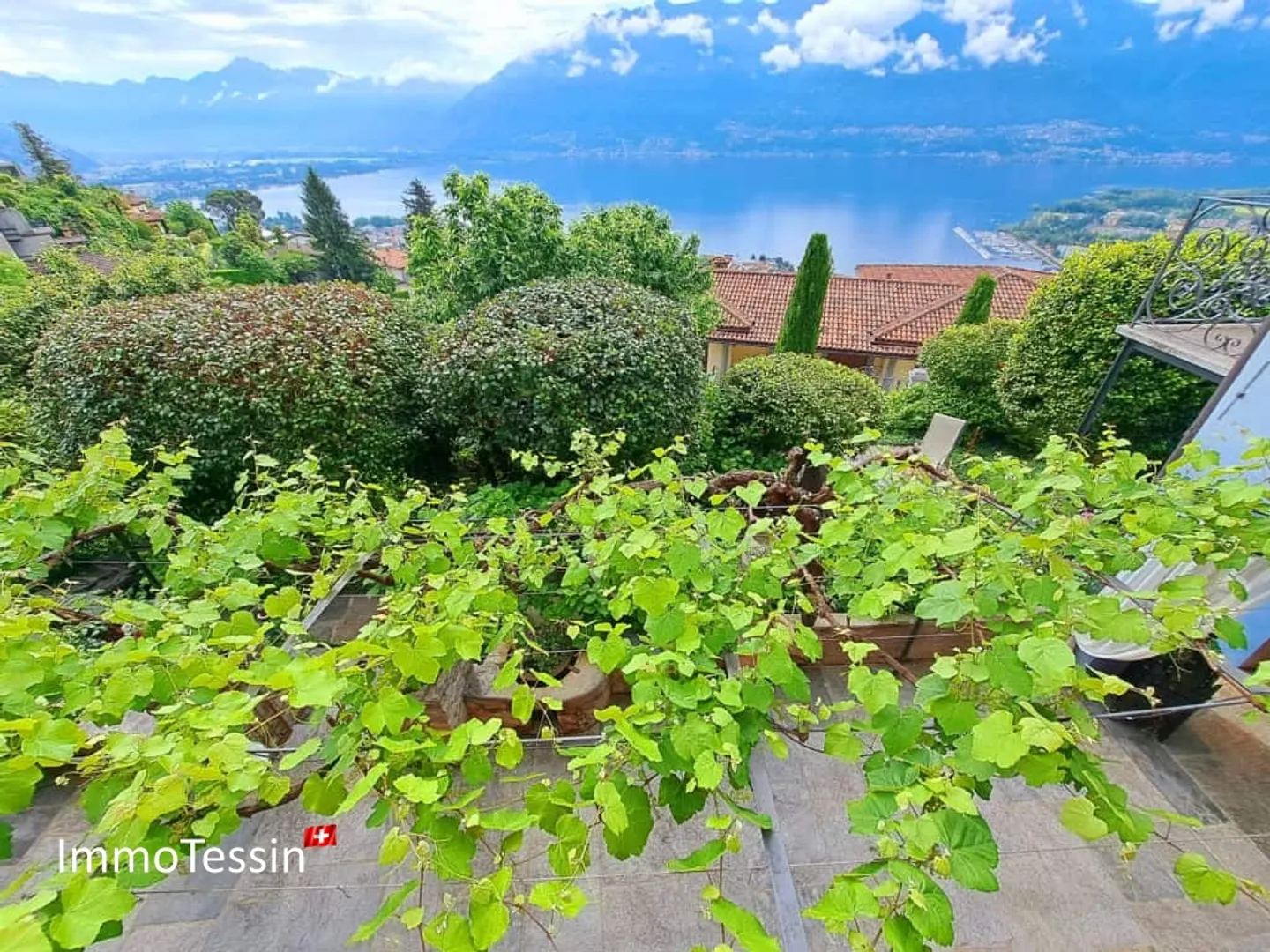 UNICO: Sinfonia di lusso e lo stile di un'epoca passata in una posizione assolutamente privilegiata con vista lago mozzafiato - Foto 3 di 13