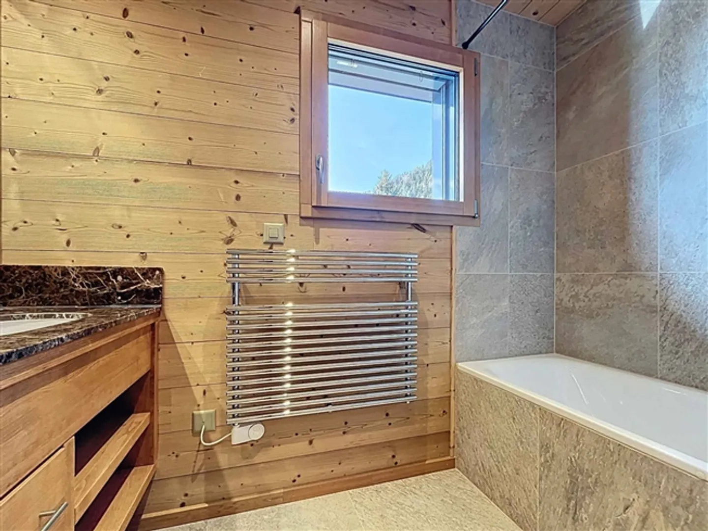 Appartement avec caractère surplombant les montagnes, à deux pas des pistes - Photo 10 sur 10