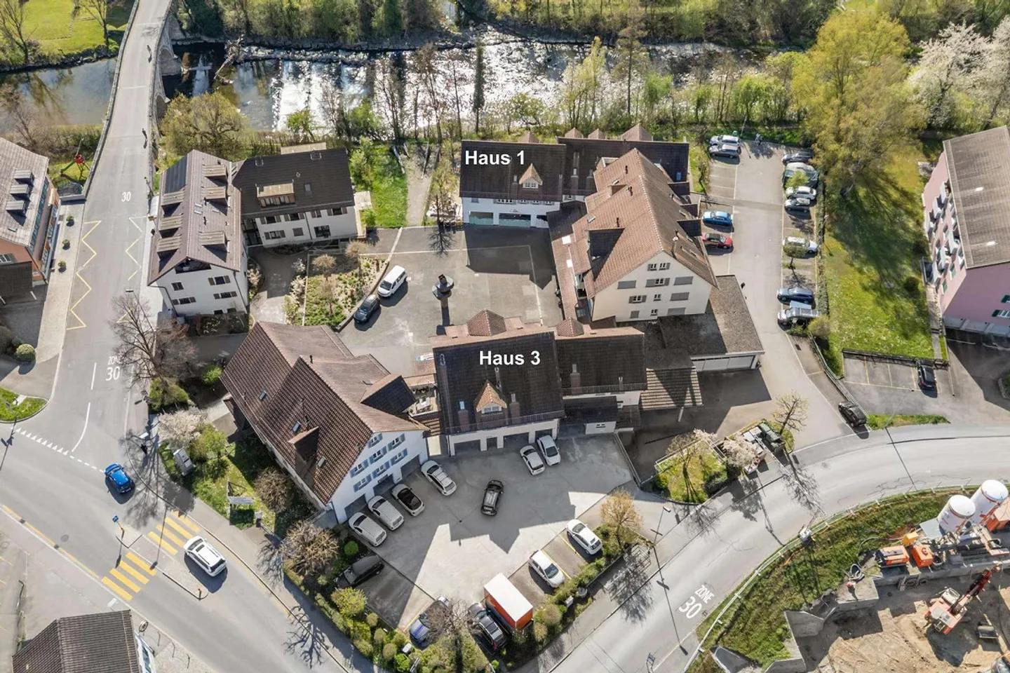 Edifici residenziali e commerciali con conversione approvata per più spazio abitativo - Foto 1 di 17