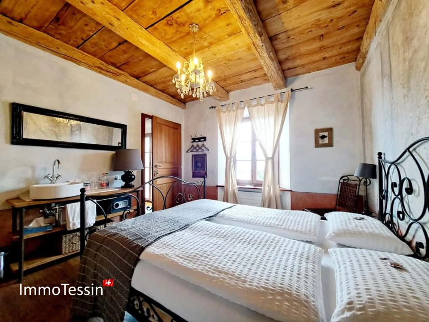 UNICO: Sinfonia di lusso e lo stile di un'epoca passata in una posizione assolutamente privilegiata con vista lago mozzafiato - Foto 11 di 13