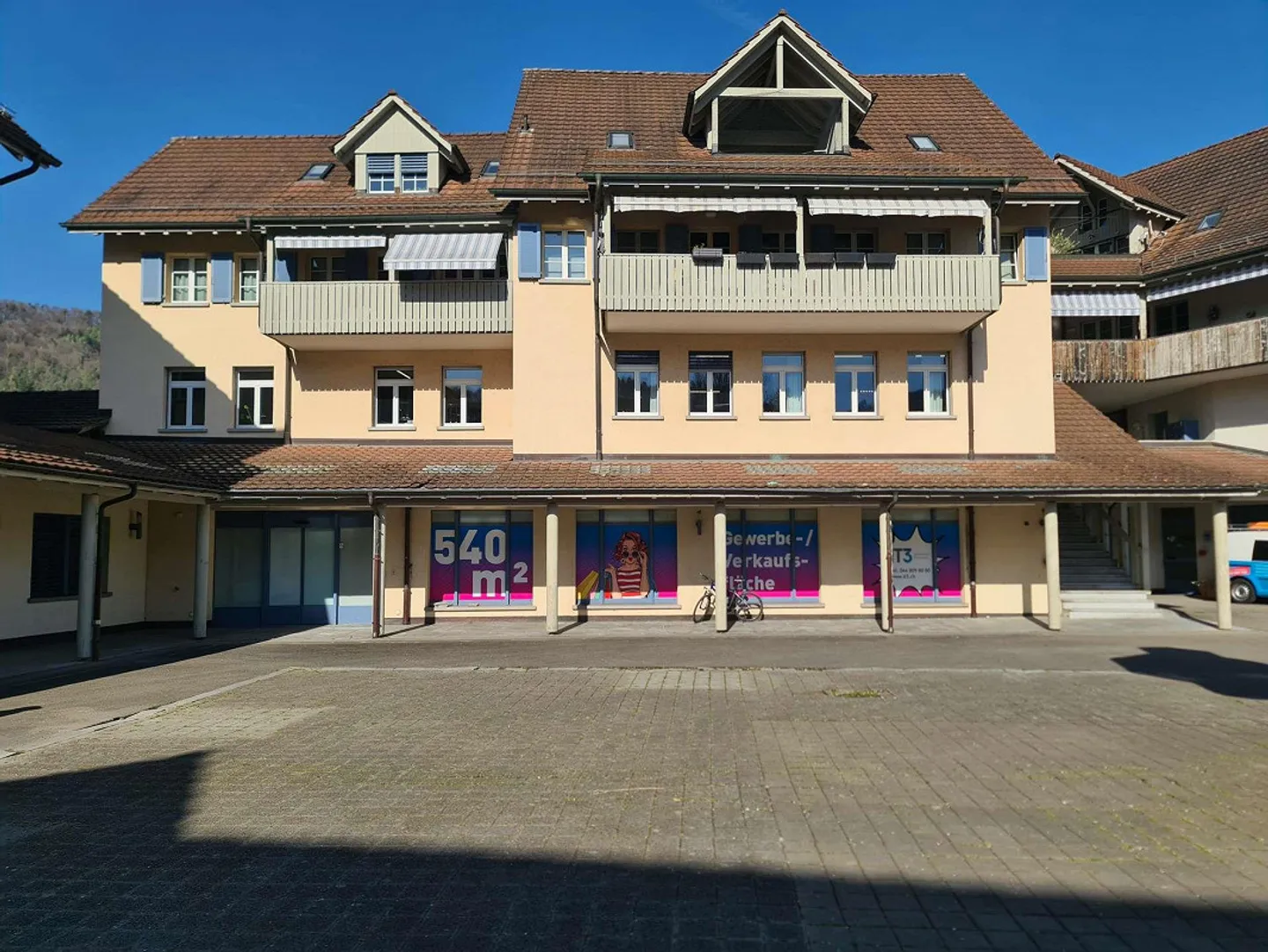 Edifici residenziali e commerciali con conversione approvata per più spazio abitativo - Foto 3 di 17