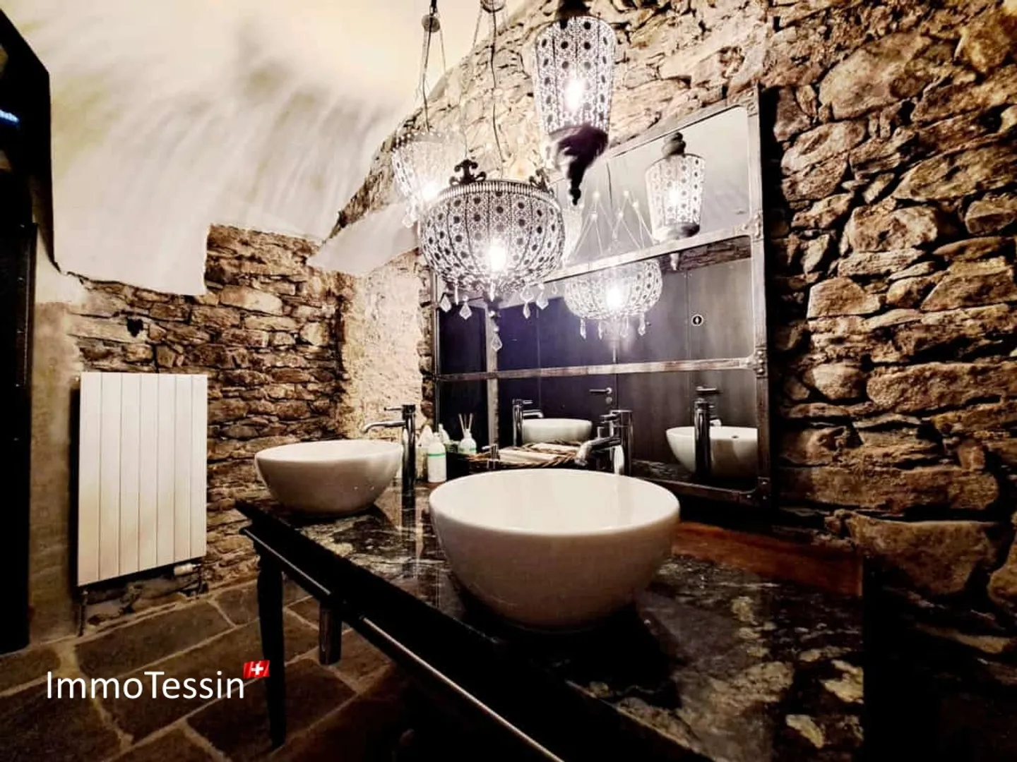 UNICO: Sinfonia di lusso e lo stile di un'epoca passata in una posizione assolutamente privilegiata con vista lago mozzafiato - Foto 13 di 13