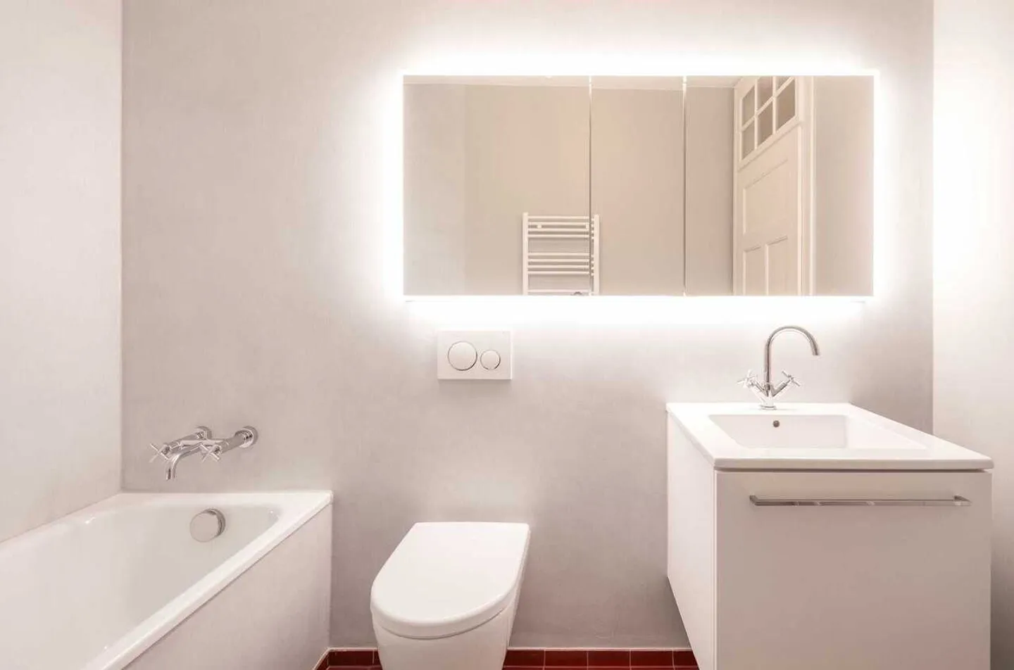 Charming Renovated Apartment - Photo 10 of 13