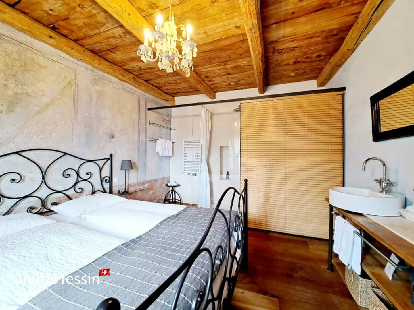 UNICO: Sinfonia di lusso e lo stile di un'epoca passata in una posizione assolutamente privilegiata con vista lago mozzafiato - Foto 12 di 13