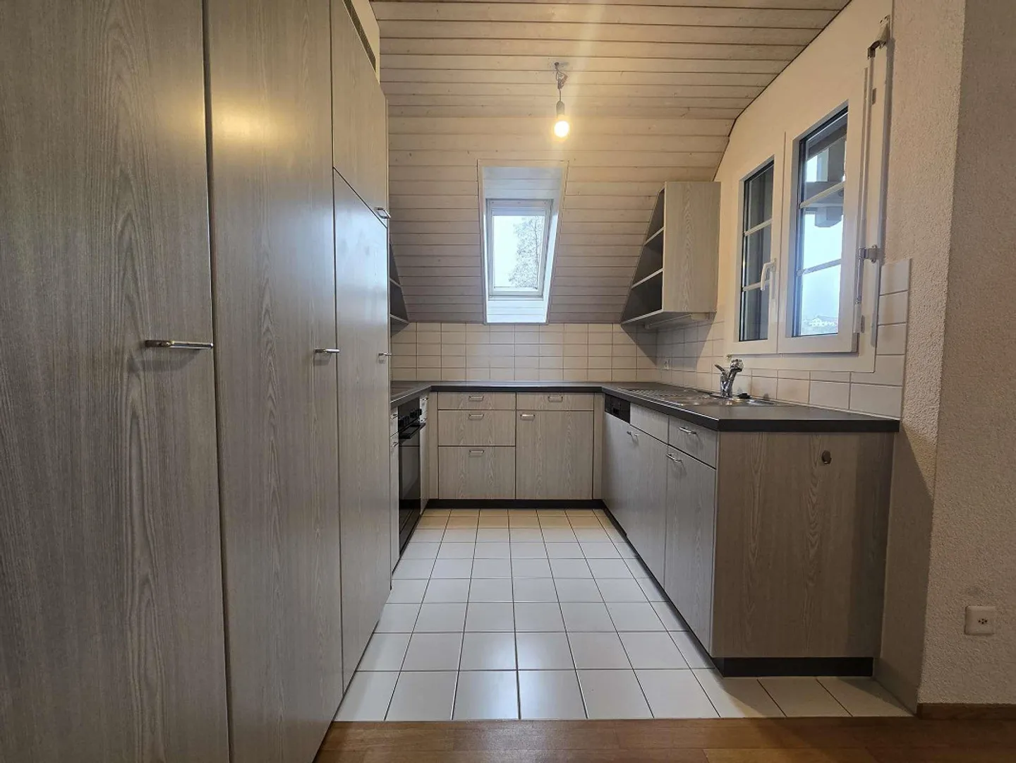 Edifici residenziali e commerciali con conversione approvata per più spazio abitativo - Foto 4 di 17
