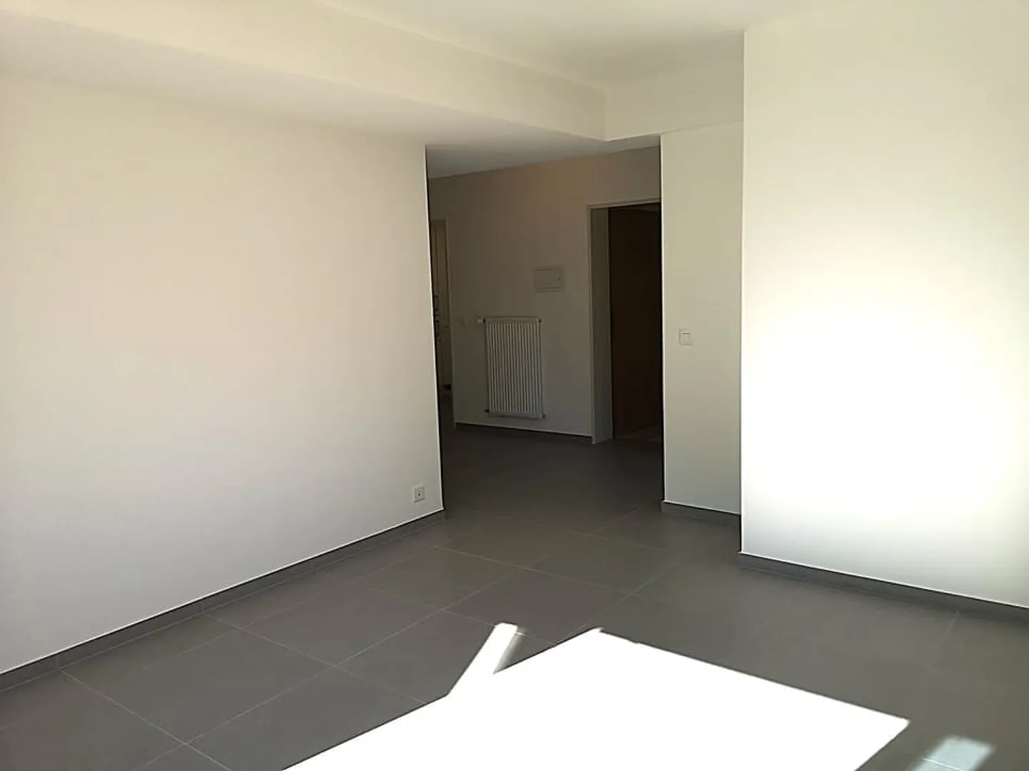 Zu verkaufen in Moutier Wohnung mit Terrasse, 2024 komplett renoviert - Foto 9 von 13