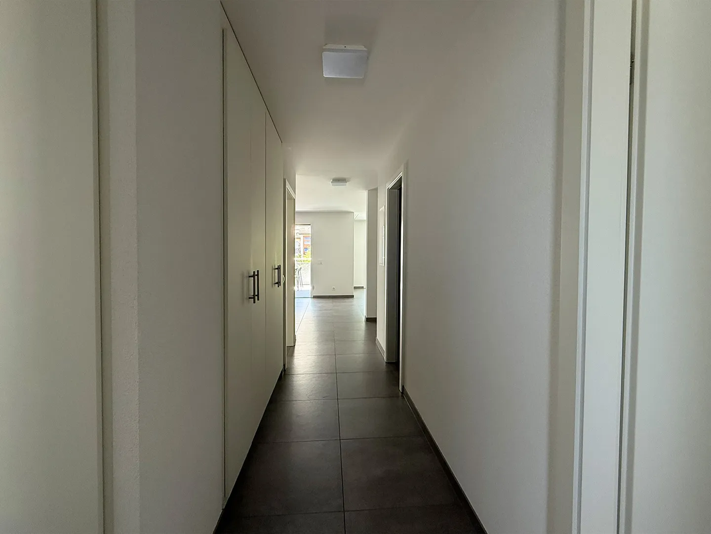 3.5 Room Apartment - Photo 3 of 10