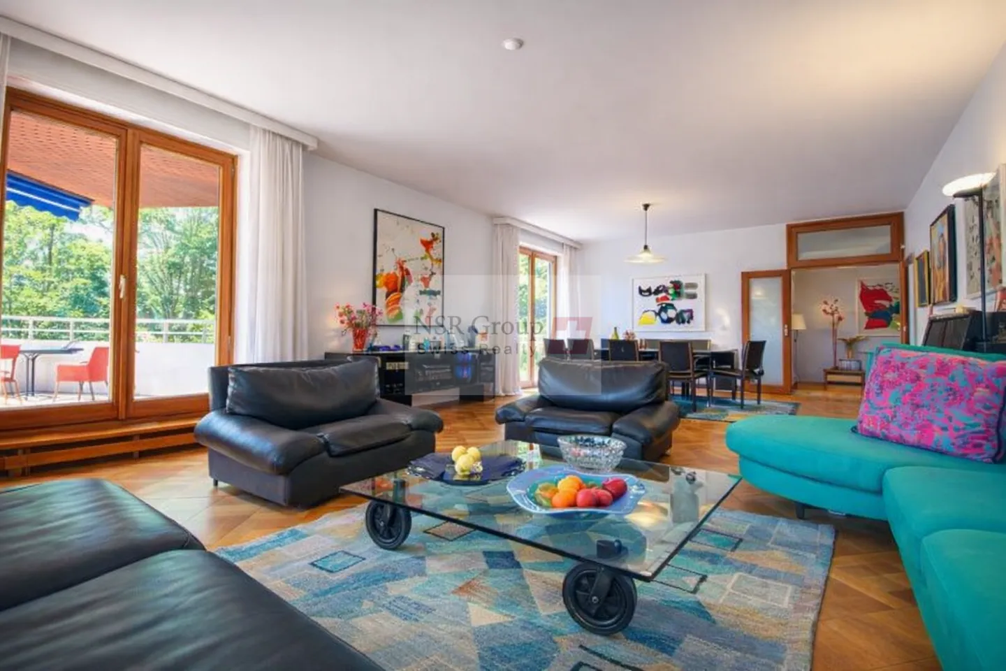 Appartement avec terrasse spacieuse, vue sur le parc et la piscine - Vente par une agence immobilière - Photo 3 sur 3