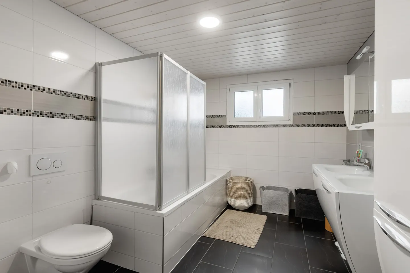 Villa contemporaine 6.5 pièces avec appartement indépendant loué - Foto 18 von 32