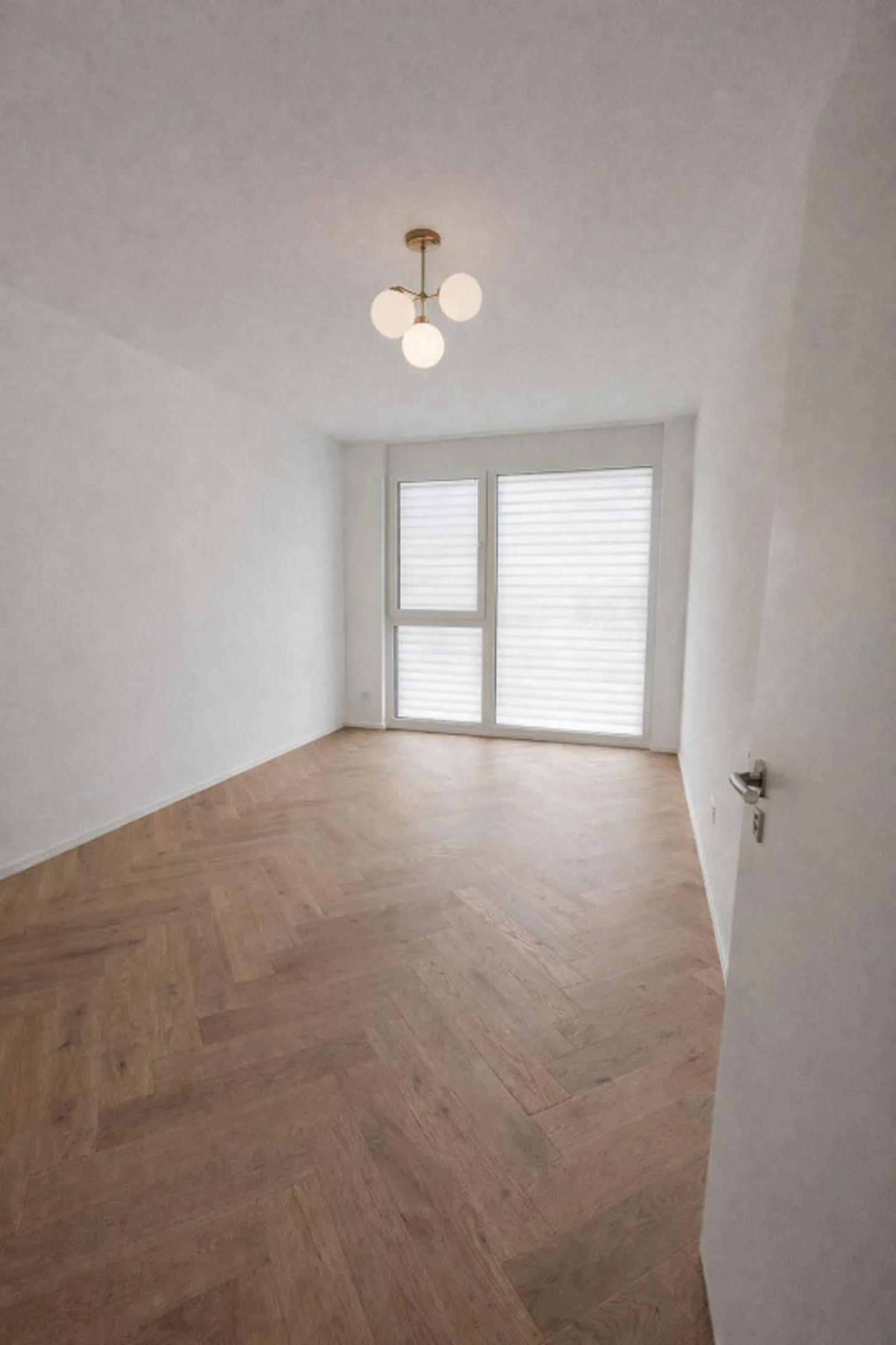 Appartement neuf exclusif de 2,5 pièces (env. 60 m²) avec grand balcon – À - Photo 3 sur 8