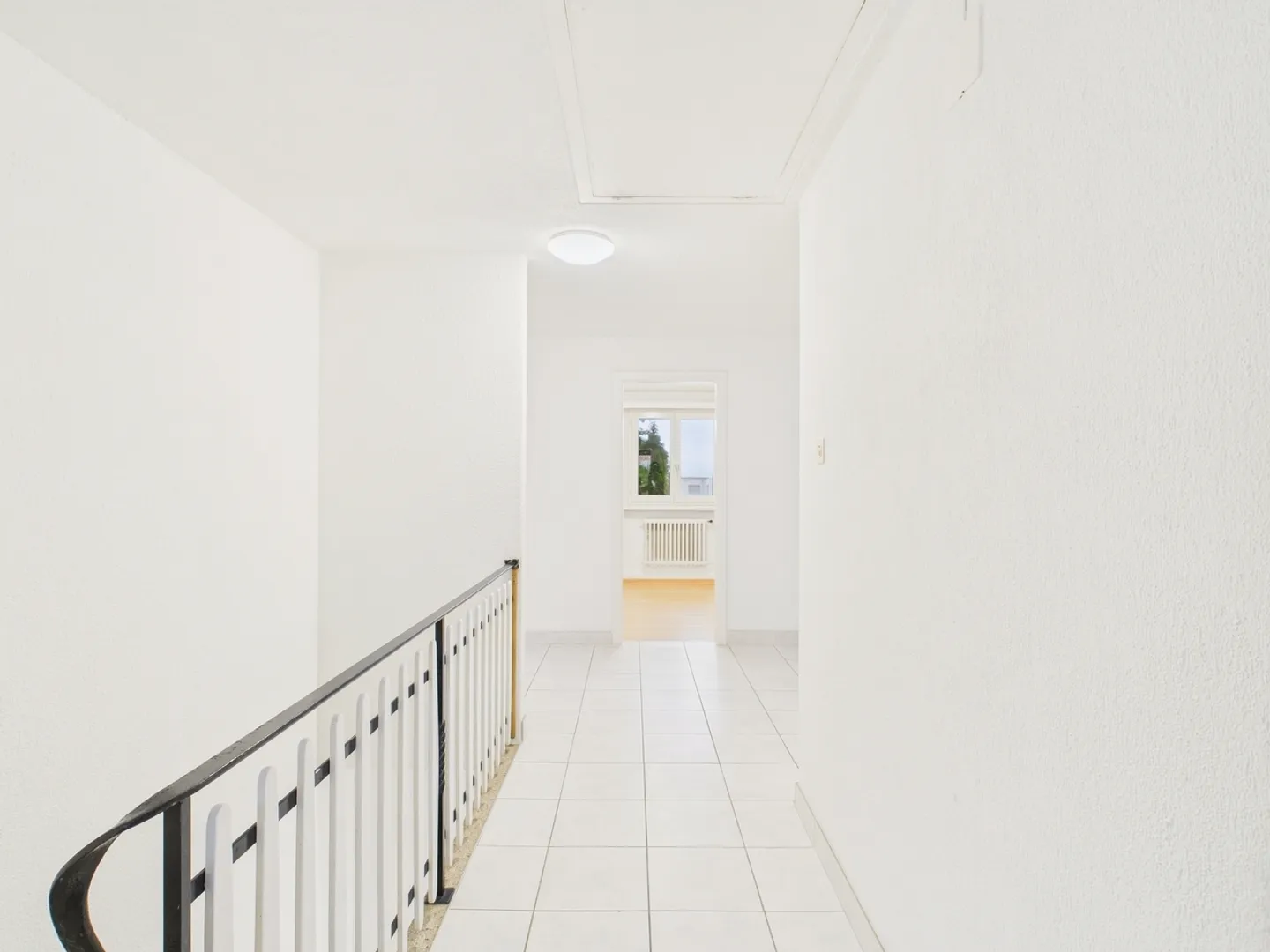 Maison individuelle de 6,5 pièces adaptée aux familles à Egolzwil avec appartement studio et oasis de jardin avec palmiers - Photo 6 sur 13